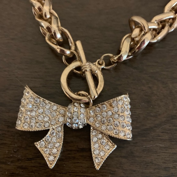 Gold Bow Necklace With Crystals - Picture 1 of 3